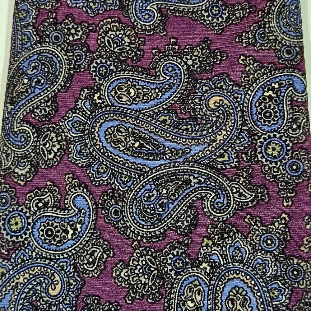 Neil Martin Paisley Mens Tie Italian Silk Made in USA Necktie Dark Purple‎ Blue